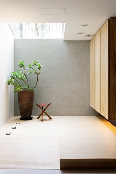 黃鈴芳就曾經在一棟六層樓的透天厝，藉由機能和美感的