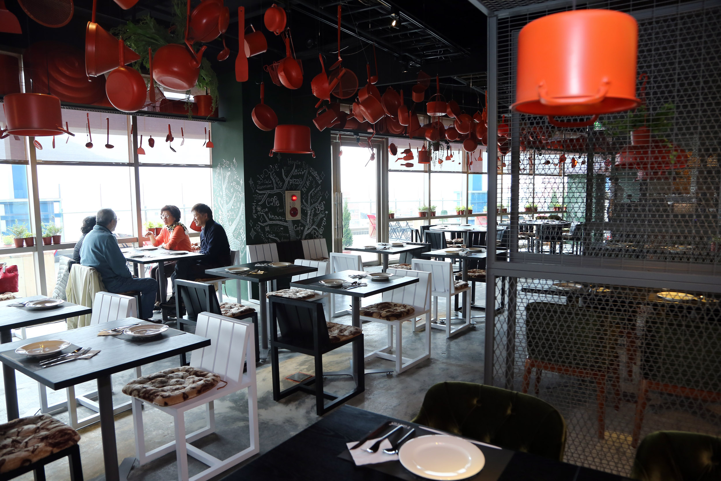 台北的Pizza店其實不少,而且窰烤薄皮Pizza近年非常的