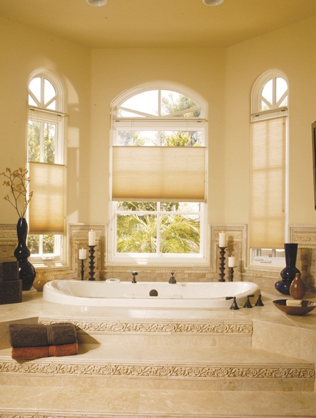 窗簾在現代居家空間中，除了具有畫龍點睛的佈置效果，