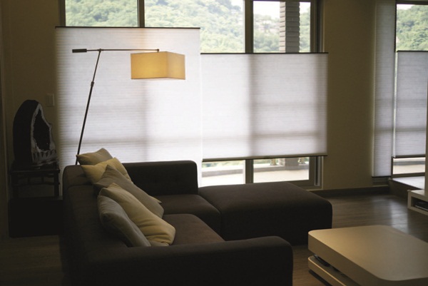 窗簾在現代居家空間中，除了具有畫龍點睛的佈置效果，