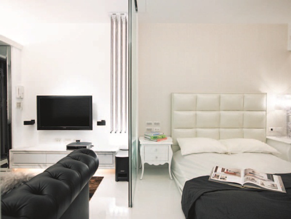 原為1房1廳的小坪數空間，設計師將原本的隔間牆拆除，