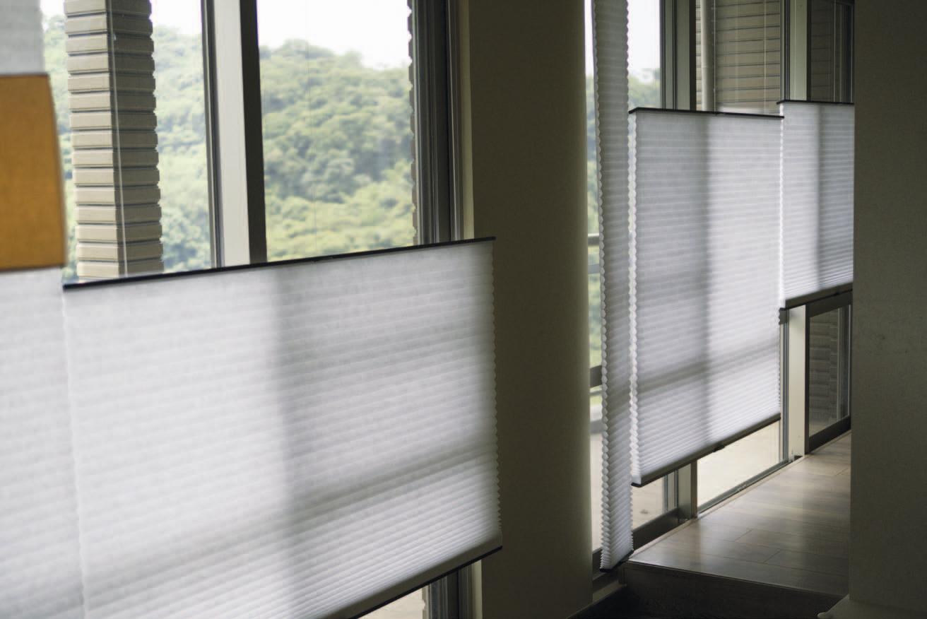 窗簾在現代居家空間中，除了具有畫龍點睛的佈置效果，