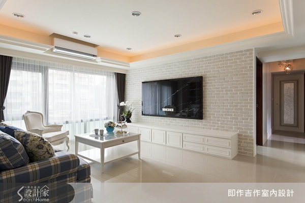 本案位於臺北市南港，室內坪數約有40坪左右，雖然就坪