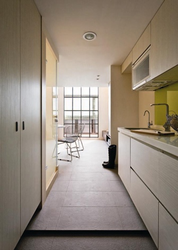 空間使用過度也會造成生活上種種問題，前任屋主將陽台