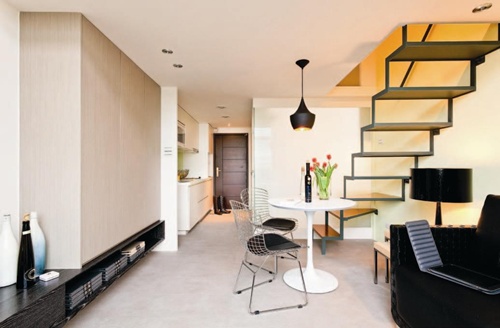 空間使用過度也會造成生活上種種問題，前任屋主將陽台