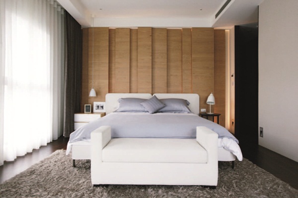 同時,在床墊和床架的挑選上,則需同時考慮空間高度和