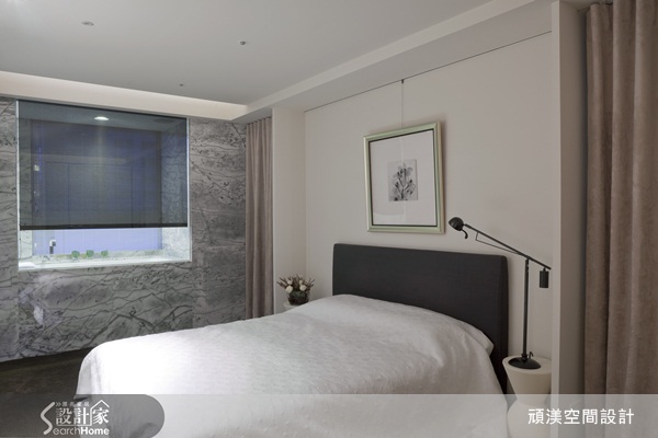 本案座落地點正好位於臺中國家音樂廳旁,從客廳往外看