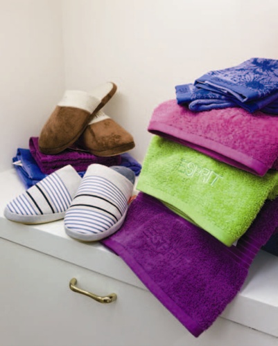 有別於傳統寢具表現，ESPRIT home寢具品牌以鮮明顏色