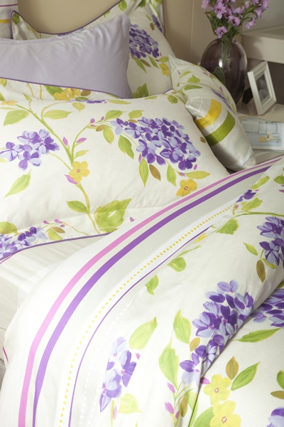 逃過世界末日，大家以「重生」般的喜悅迎接即將到來的