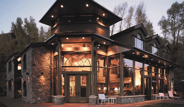 兼具防盜、防爆效果的大門，可維護一家人的財產與生命