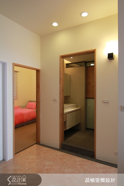 新屋的房價愈來愈貴，考慮預算問題，選一個好地段買中