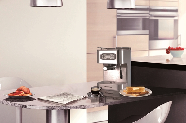 現今新式咖啡機在技術上包含了「瞬間加熱技術」、「智