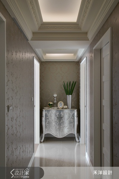 本案屋主個人較偏愛奢華的新古典風格,但是不同的是,