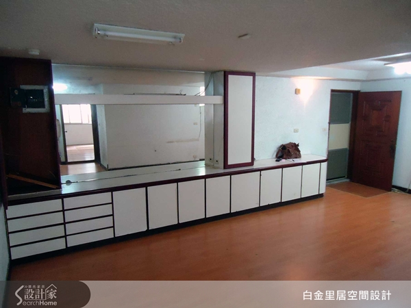 35 年、22 坪、浴室沒有浴缸、而床頭竟然對著灶火！這