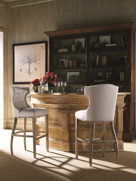 在大多咖啡廳中，不會規劃太多固定式家具，而是在給予