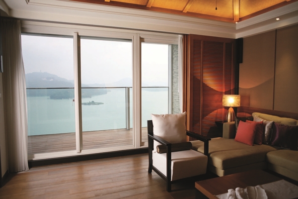 窗戶的窗框，約佔整體面積中的25％，玻璃則佔75％。氣