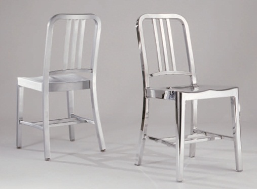 在大多咖啡廳中，不會規劃太多固定式家具，而是在給予