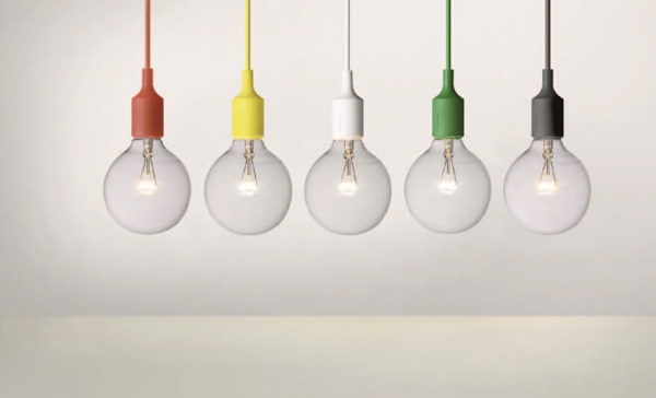 在大多咖啡廳中，不會規劃太多固定式家具，而是在給予