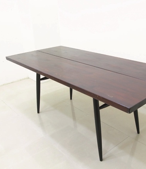 在大多咖啡廳中，不會規劃太多固定式家具，而是在給予