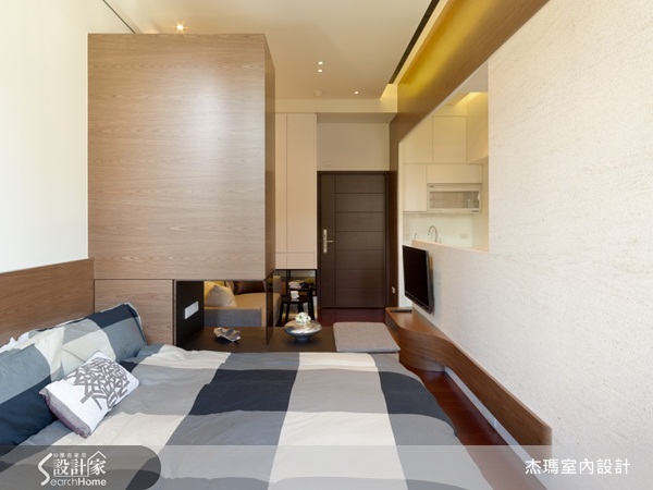 看過電影《變形金鋼》，一定對科博文及大黃蜂從汽車變