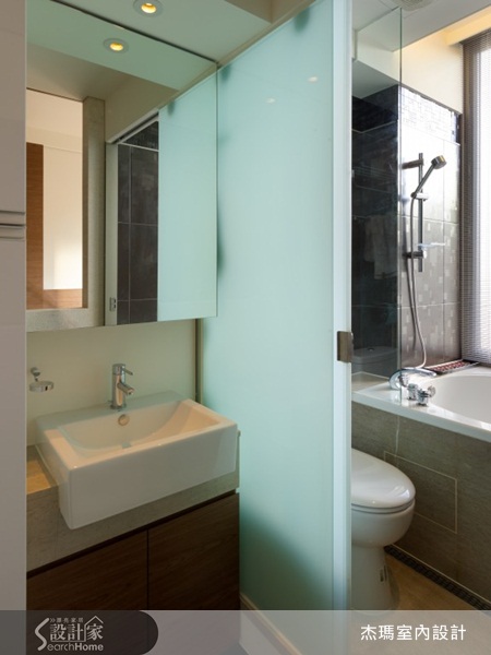 看過電影《變形金鋼》，一定對科博文及大黃蜂從汽車變