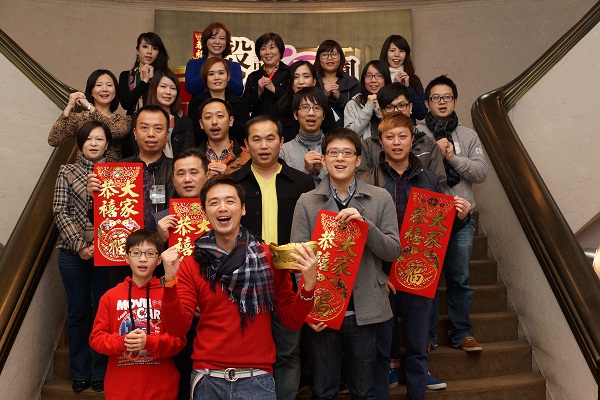 設計師們於2013年1月28日為設計家正團拍攝迎新春宣傳