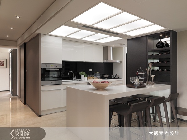 本案為建商委託盧國輝設計師規畫的實品屋,業主希望整