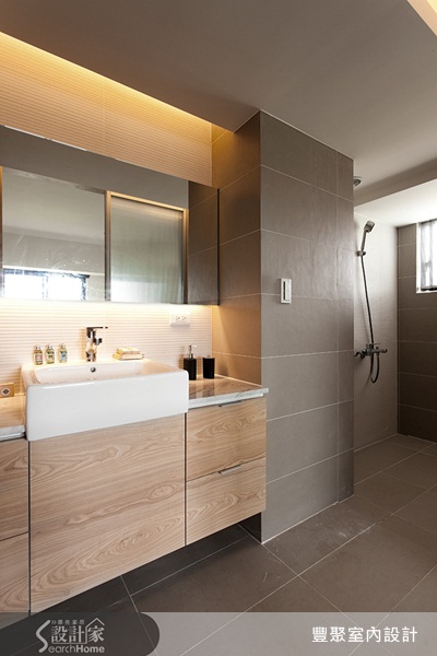 木素材在一般居家空間中最常使用的地方就是地板及櫃子