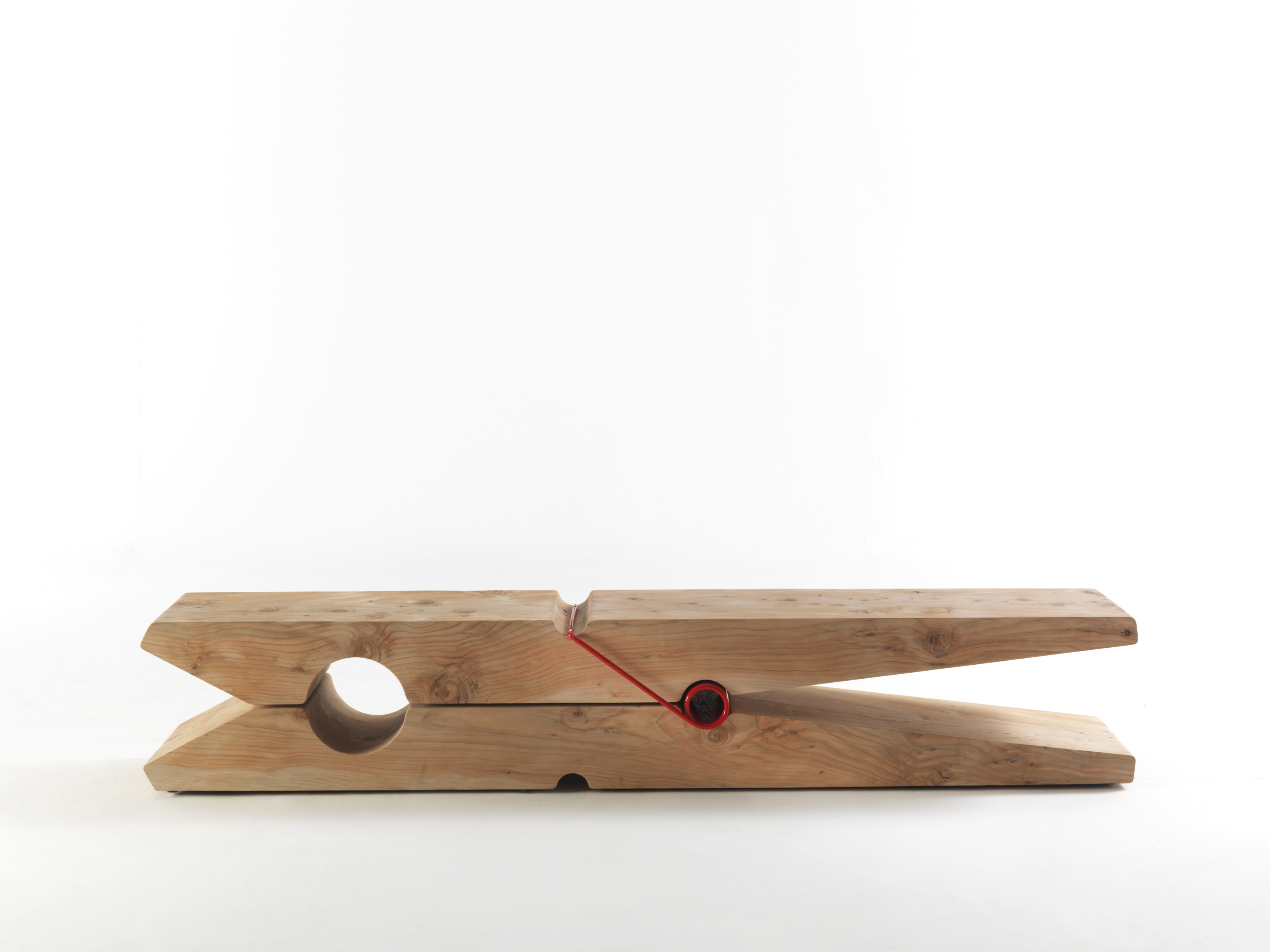 細細長長的夾子，總是拿來夾相片或是夾資料等等，而今