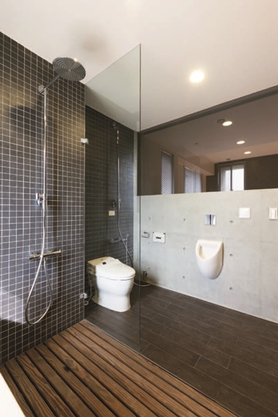 台灣的潮濕氣候,使得向來怕水、怕腐蝕的木頭不易維護