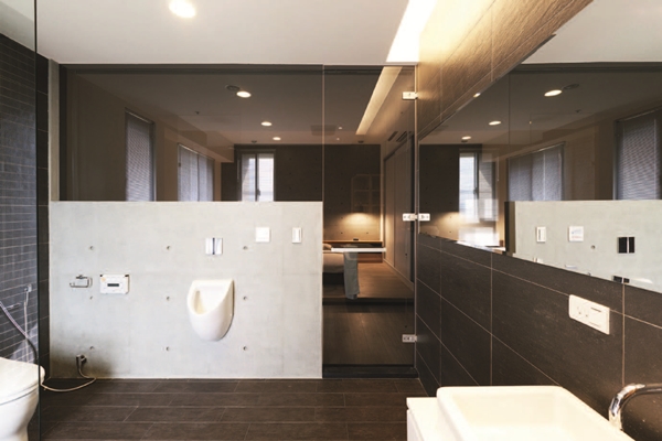 台灣的潮濕氣候，使得向來怕水、怕腐蝕的木頭不易維護