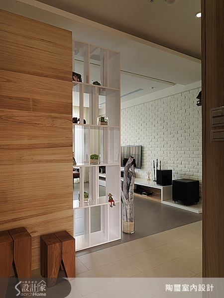 木材質具有自然的樸質感，且可塑性高，在不同的搭配方