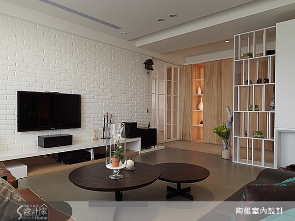 木材質具有自然的樸質感,且可塑性高,在不同的搭配方