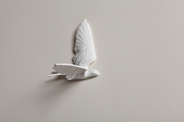 有著優雅身型的燕子，它宛如剪刀造型的羽尾，是西方燕