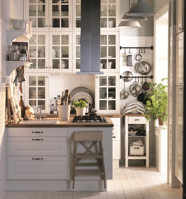 足夠的收納空間能讓廚房輕鬆保持整潔，且使用起來如魚