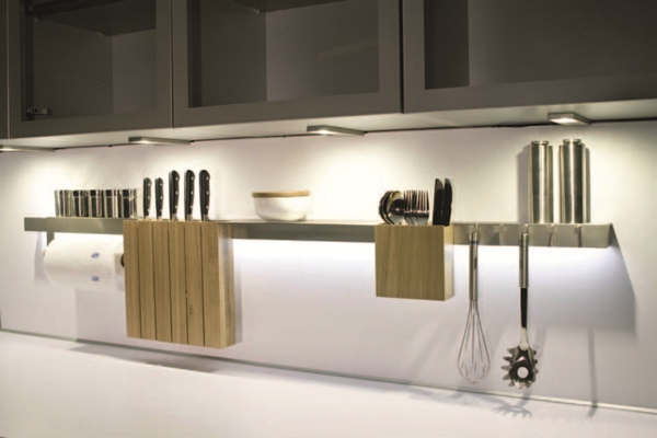 足夠的收納空間能讓廚房輕鬆保持整潔，且使用起來如魚