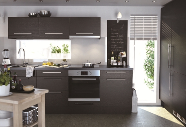 足夠的收納空間能讓廚房輕鬆保持整潔，且使用起來如魚