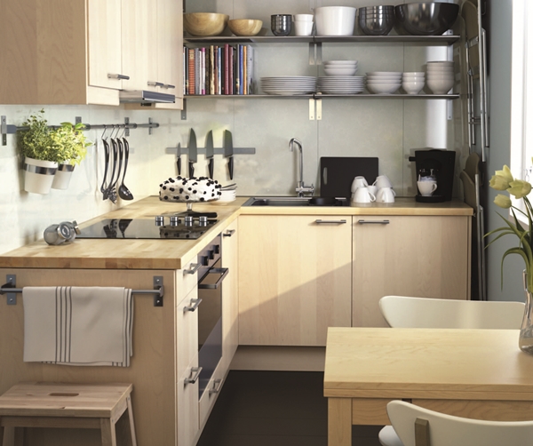 足夠的收納空間能讓廚房輕鬆保持整潔，且使用起來如魚