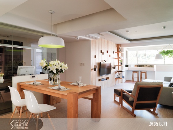 木空間運用了大量的木質元素，具有沉穩、自然的特質，