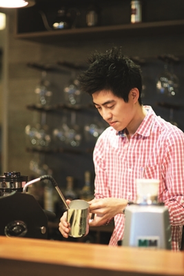 如此顛覆想像的住家風格,是相當年輕的Allan的夢想階