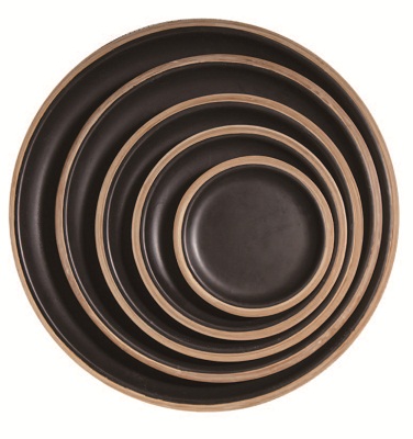 在家請客時，除了親朋好友之外，餐桌就是另一個聚會的