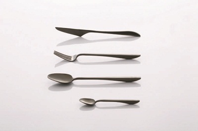 在家請客時,除了親朋好友之外,餐桌就是另一個聚會的