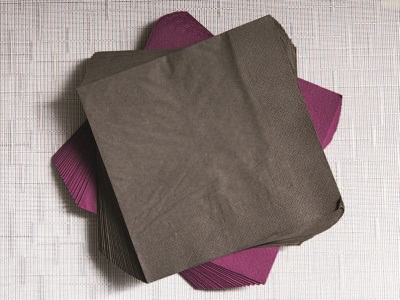 在家請客時,除了親朋好友之外,餐桌就是另一個聚會的