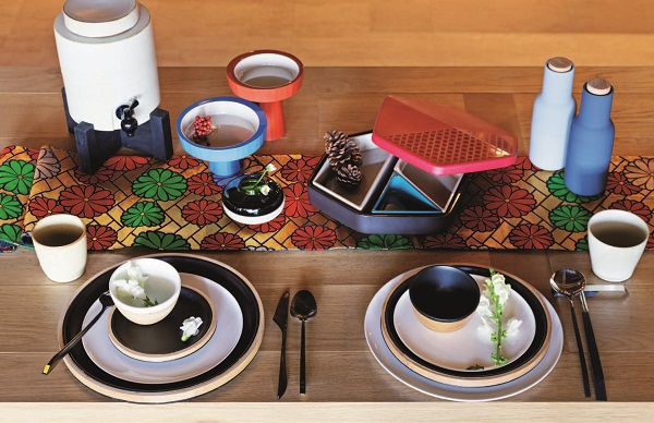 在家請客時，除了親朋好友之外，餐桌就是另一個聚會的