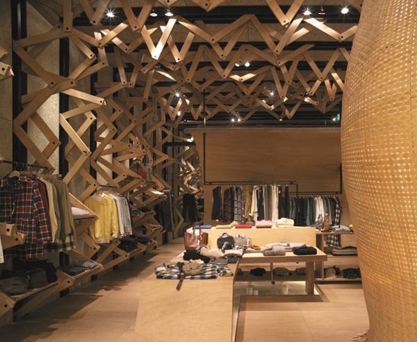 這是服飾品牌Natural Laundry的櫃點展示間，很難想像