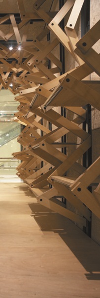 這是服飾品牌Natural Laundry的櫃點展示間，很難想像