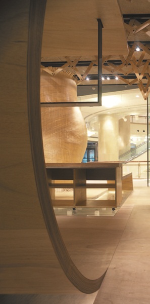 這是服飾品牌Natural Laundry的櫃點展示間，很難想像