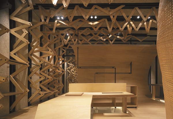 這是服飾品牌Natural Laundry的櫃點展示間，很難想像