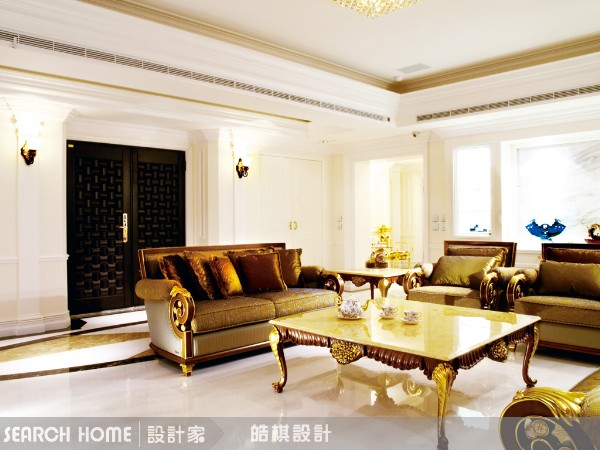 皓棋設計讓空間在古典的氛圍中釋出隱匿的張力，用不同