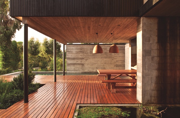 近幾年美容界中常聽到「裸妝」一詞,即是透過大地色系